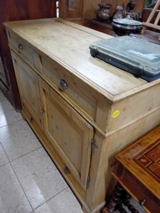 Mercatino con mobili usati a Treviso